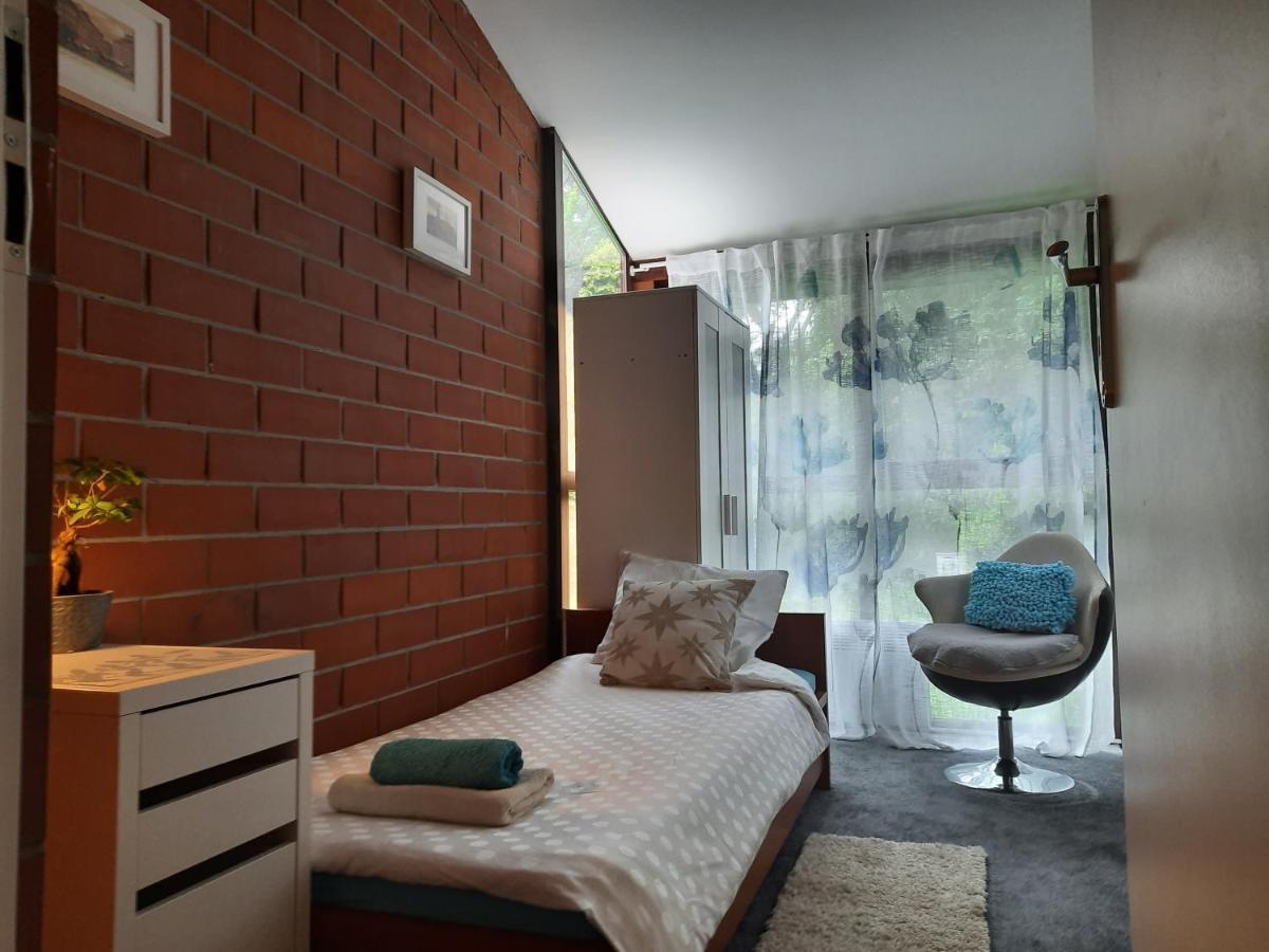 Ochota Forest Guest House وارسو المظهر الخارجي الصورة