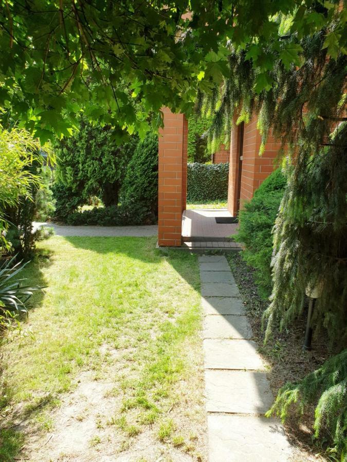 Ochota Forest Guest House وارسو المظهر الخارجي الصورة